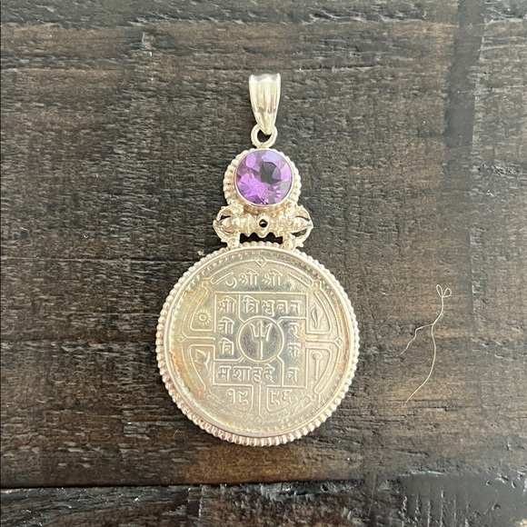 Sterling Silver Pendant with Purple Gemstone - Picture 4 of 7